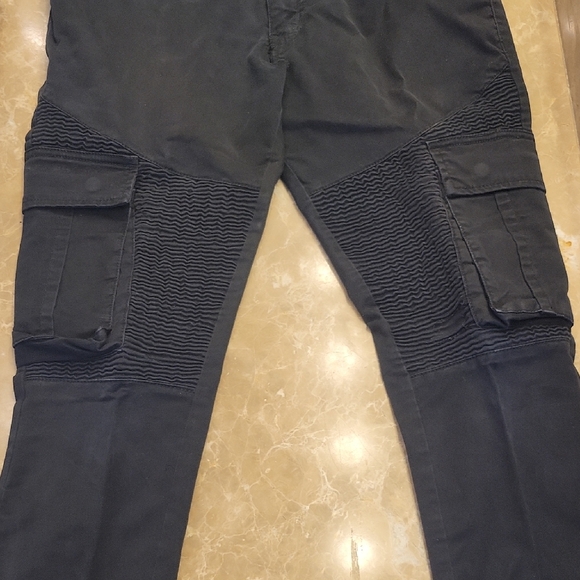 Black Slim Fit Cargo Pants with Durable Fabric - Picture 3 of 12